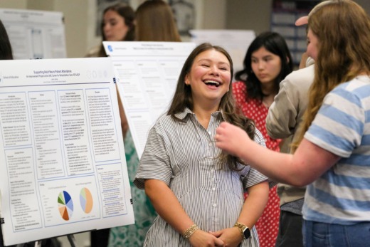 Student presents research poster at HDFS event