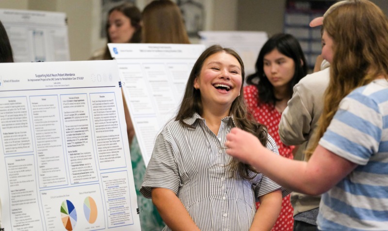 Student presents research poster at HDFS event
