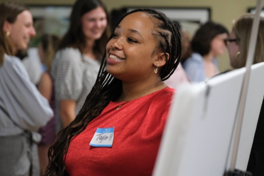 Student presents research poster at HDFS event