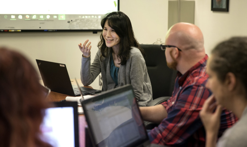 kelly ryoo collaborating with students