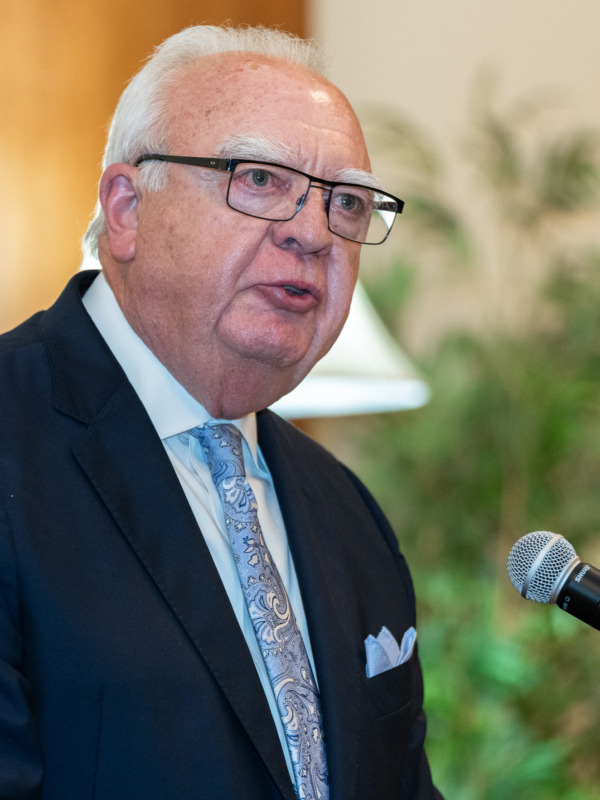 Photo of Mike Priddy speaking at Alumni Awards Dinner.