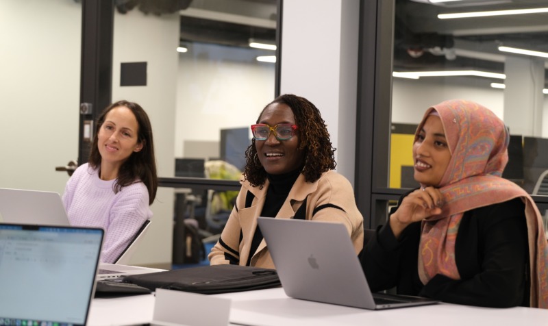 Faculty member Dionne Cross Francis, Ph.D. works with lab members of the RESPITE lab during a meeting