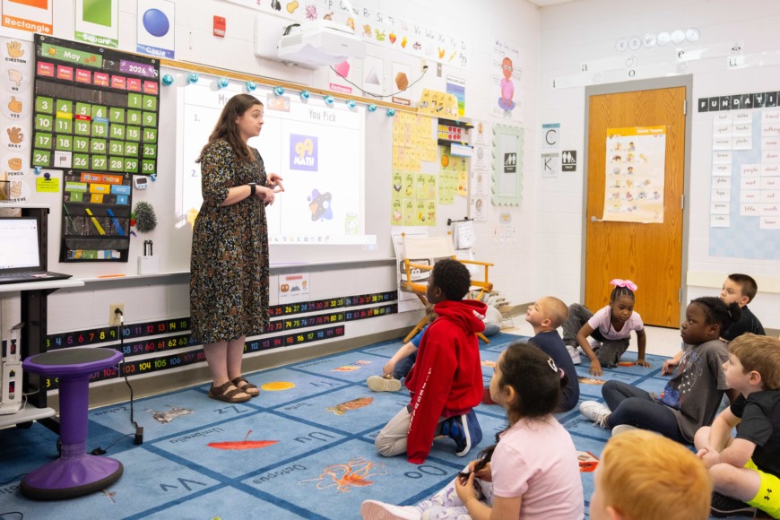 Teacher presenting to a class of elementary students