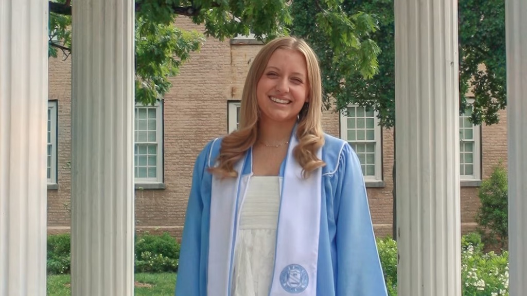 Portrait image of Kelly Mills