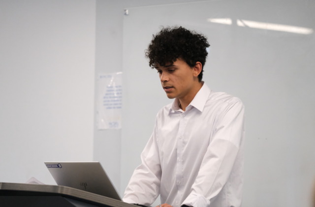 Lunden Mandigo presenting his thesis project