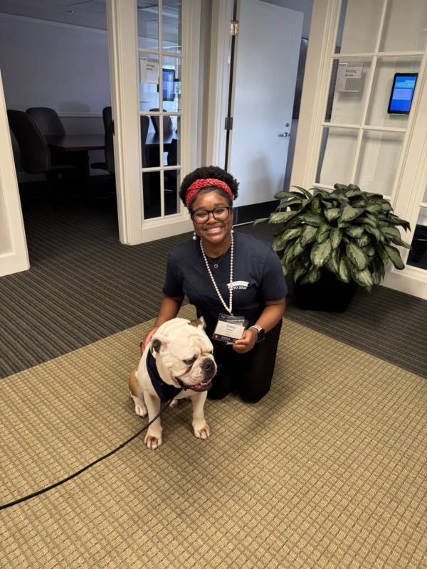 Trinity Sandars poses with Yale University's official mascot is Handsome Dan.