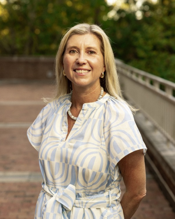 Portrait of Cara Faulkner Ward (’99 B.A., ’00 M.A.T.)